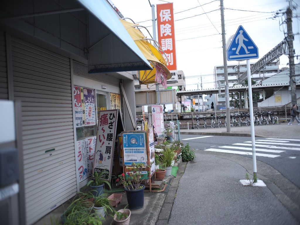 引き算できない騒がしさのファサード